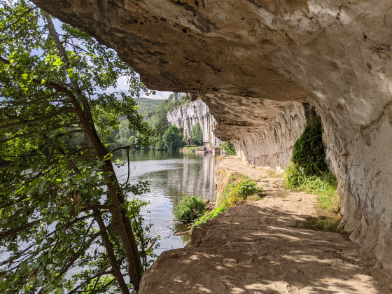 Le chemin de halage au bord du Lot