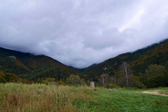 Le ciel est très chargé.