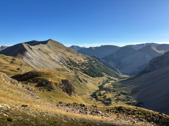 Le Cimet et la Plaine de la Grande Cayolle depuis le Pas de la Grande Barre