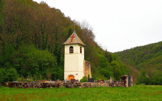 Le clocher du prieur&eacute; de Bonnevaux
