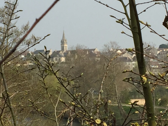 Le clocher de l'&eacute;glise de Fleury-sur-Orne vu de la passerelle sur l'Orne