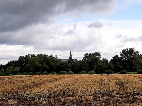 Le clocher de l\'église de Thaisnières -sur Hon