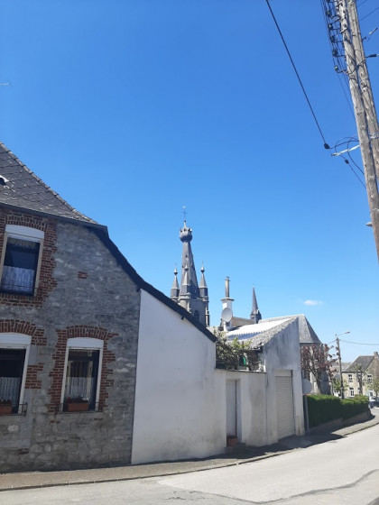 Le clocher pench&eacute; de l'&eacute;glise de Solre-le-Ch&acirc;teau