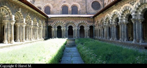 Cloître de la cathédrale du Puy-en-Velay