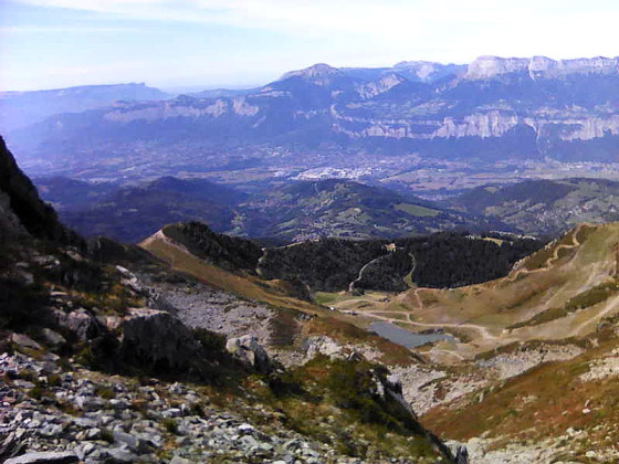 Le Col de la Bédina à gauche du Lac de la Jasse