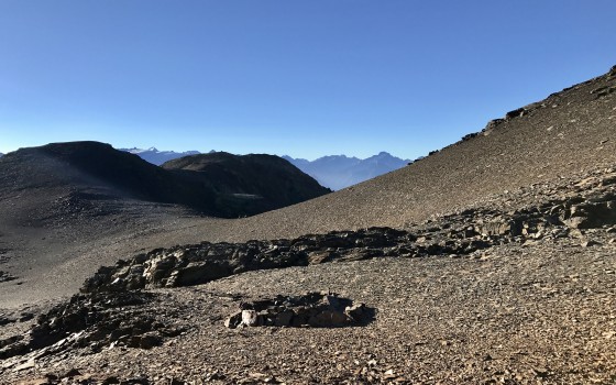 Le col sous le sommet de la Grande Lauzière, face à Tête Noire
