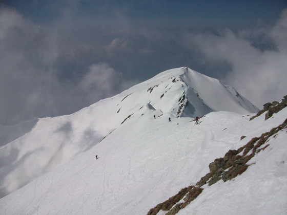 Le col sous le sommet