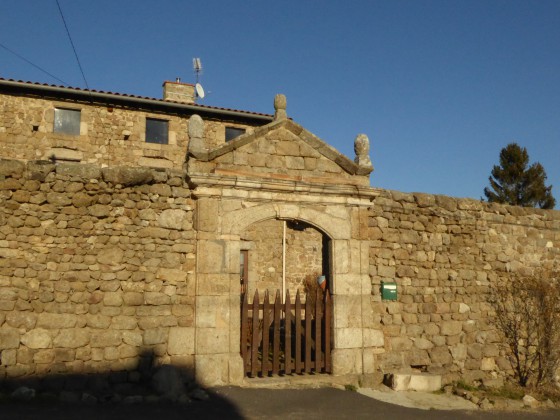 Le Cros porche d\'entrée de cour