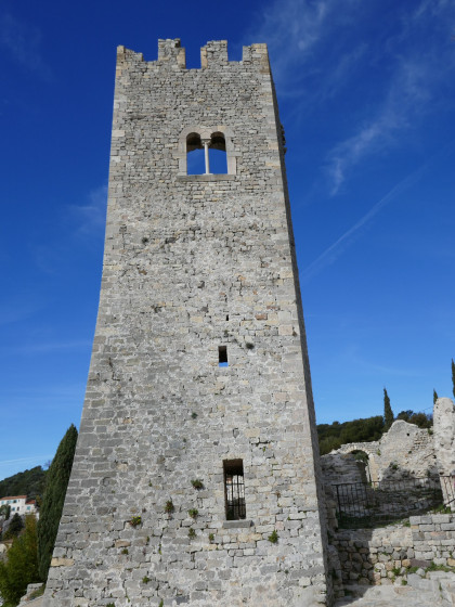 Le donjon, côté face