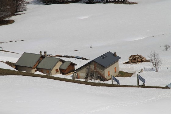 Le gîte de la Molière depuis le Pas de l'Ours