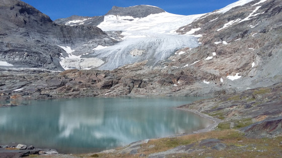 Le glacier et un des lacs de l\'Arpont