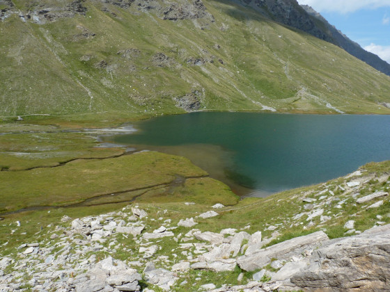 Le glacis alluvionnaire en amont du lac Egorgéou et ses tourbières