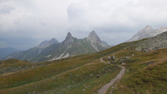 Le GR57 entre le col de la Ponsonnière et le lac des Cerces