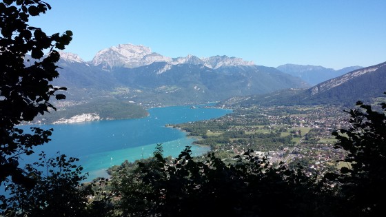 Le lac, les communes riveraines et la montagne