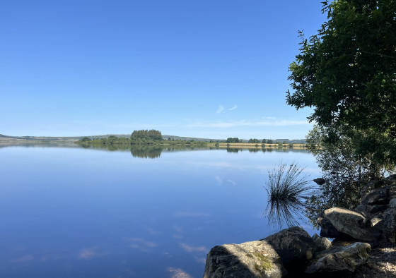 Le lac , près du barrage