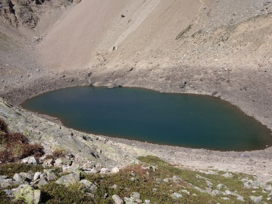 Le lac vu de la crête de gauche