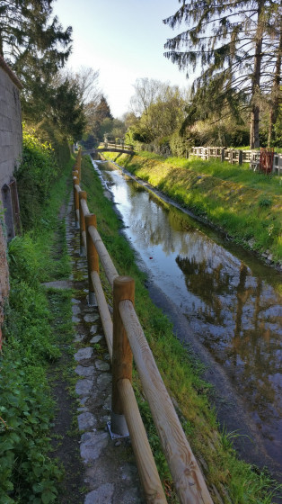 Le long de la Sanguèze