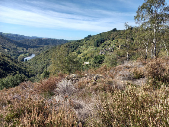 Le Lot aval et le village de la Vinzelle