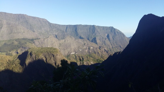 Le Maïdo et Roche Plate vus de la descente