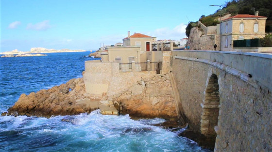 Le Mar&eacute;graphes sur la Corniche Kennedy