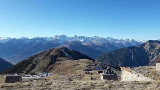 Le Massif des Ecrins vu des Gondrans