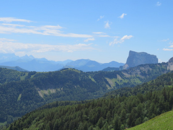 Le Mont Aiguille vu depuis le sentier des balcons de Gresse-en-Vercors