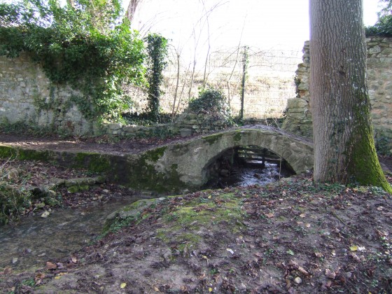 Le petit pont de pierre