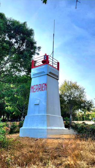 Le phare de Merrien (Finistère)