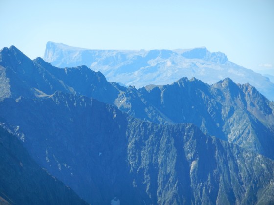Le plateau de Bure depuis le sommet du Taillefer