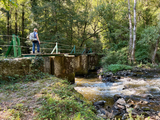 Pont qui enjambe le Viaur