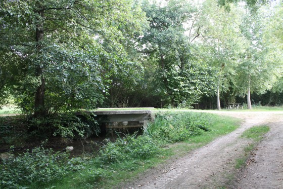 Le pont sur la Belle pr&egrave;s du Moulin de Pouzou