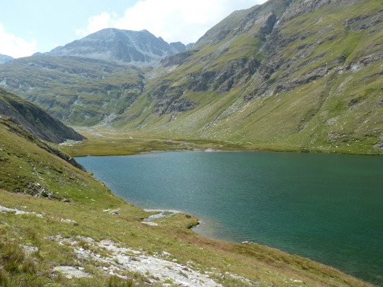 Le profil transversal en auge de la vall&eacute;e glaciaire