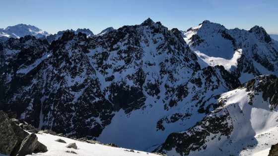 Le Puy Gris derrière le Charmet de l\'Aiguille
