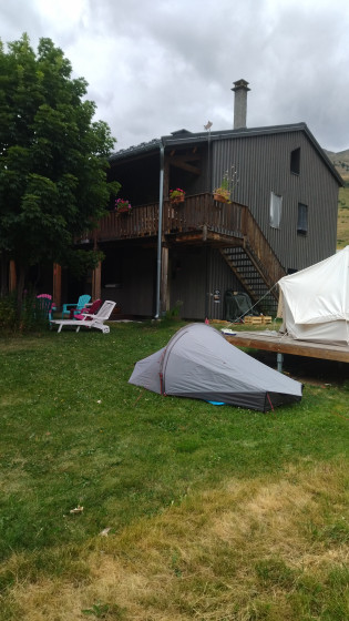 Le refuge de Larche et la zone de bivouac