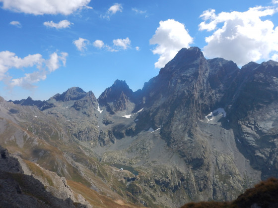 Le refuge de Vallanta au bord de la retenue du Bealera Founsa