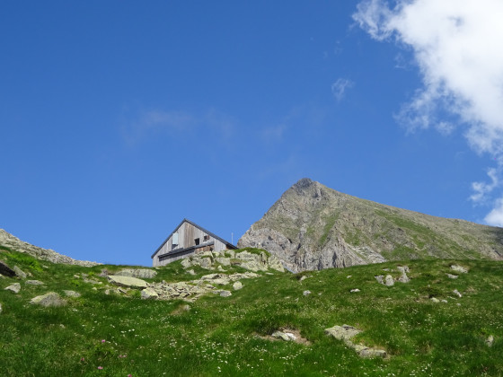 Le refuge des Estagnous et le Mont Valier