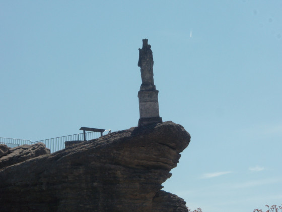 Le rocher avec sa statue de la vierge