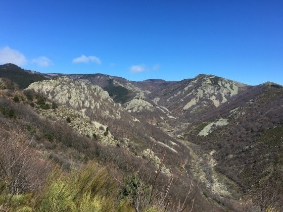 Le Rocher de la Cl&eacute; (&agrave; gauche) et le Rocher des Aigles (&agrave; droite)