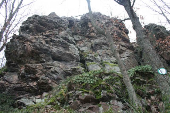 Le rocher du corbeau, vu du bas