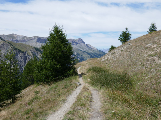 Le sentier du Grand Canal, en direction de Saint-Véran