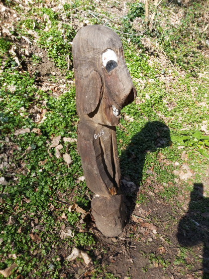 Gus le long du sentier du sculpteur