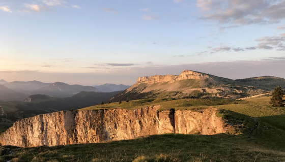 Le sommet de la Montagnette à l\'aurore
