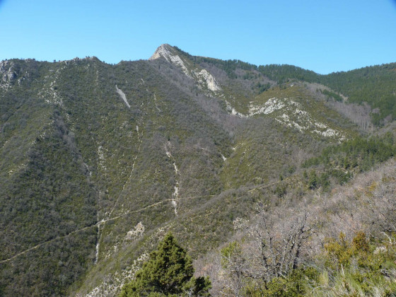 Le sommet et le sentier de descente