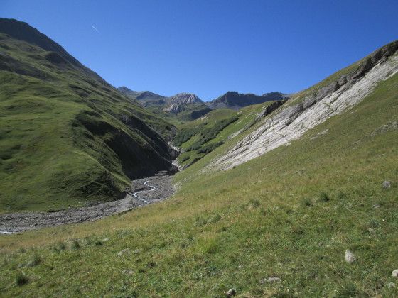 Le torrent de la Lauzette sort d\'un défilé Le torrent de la Lauzette sort d\'un défilé
