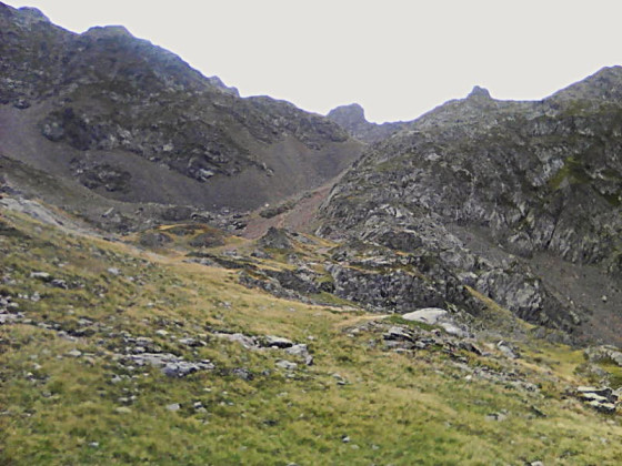 Le vallon après l\'arête rocheuse