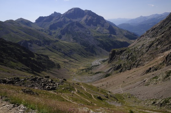 Le vallon de Chambran et les lacets de montée à l\'Eychaudat