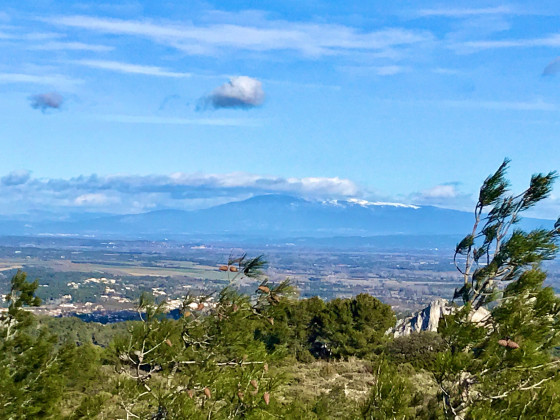 Le ventoux au loin