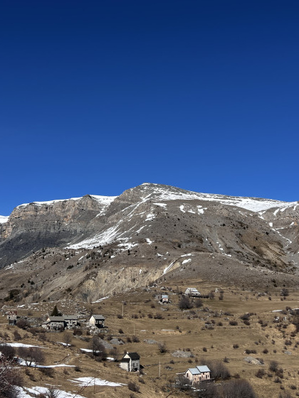 le village de la Colle et les Barre rocheuse mounier
