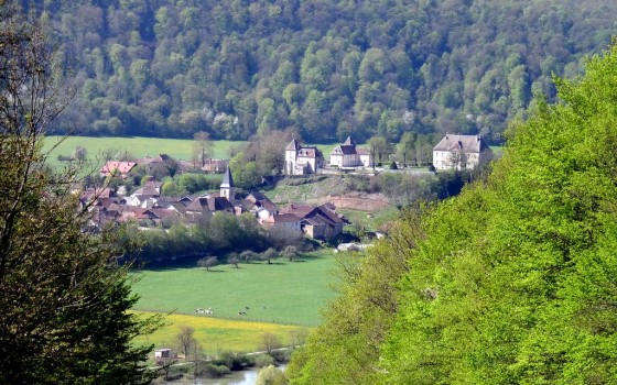 Le village de Vaire et son château