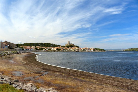 Le village et l\'étang Le village et l\'étang